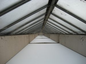 Sealing skylights